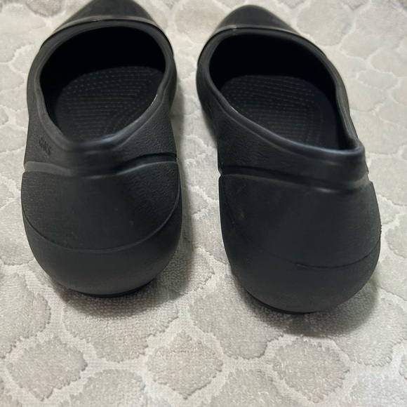 Crocs black Ballet Flats with toe cap women’s size 9. Gentle pre-worn condition - Picture 3 of 9